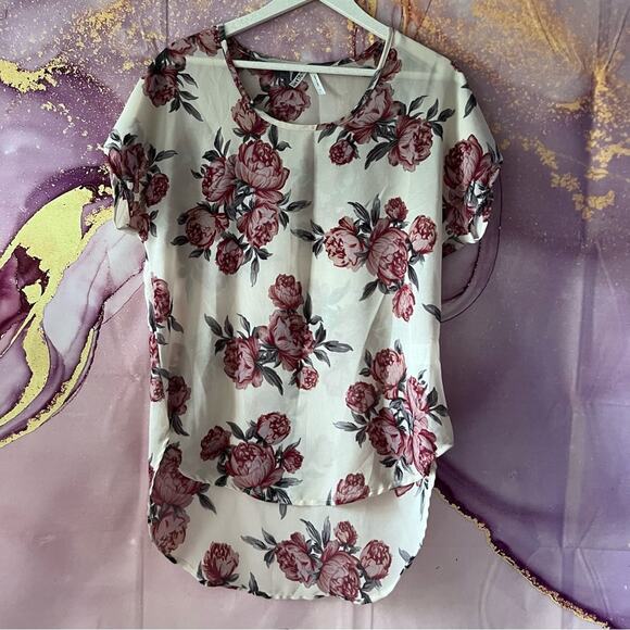 5/$30 Rose Floral High Low Top S - Picture 1 of 4